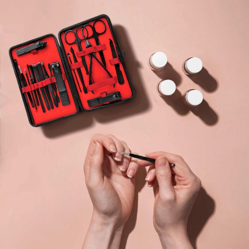 قیمت و خرید ست 18 عددی مانیکور و پدیکور گرین لاین مدل GNMTRVL18